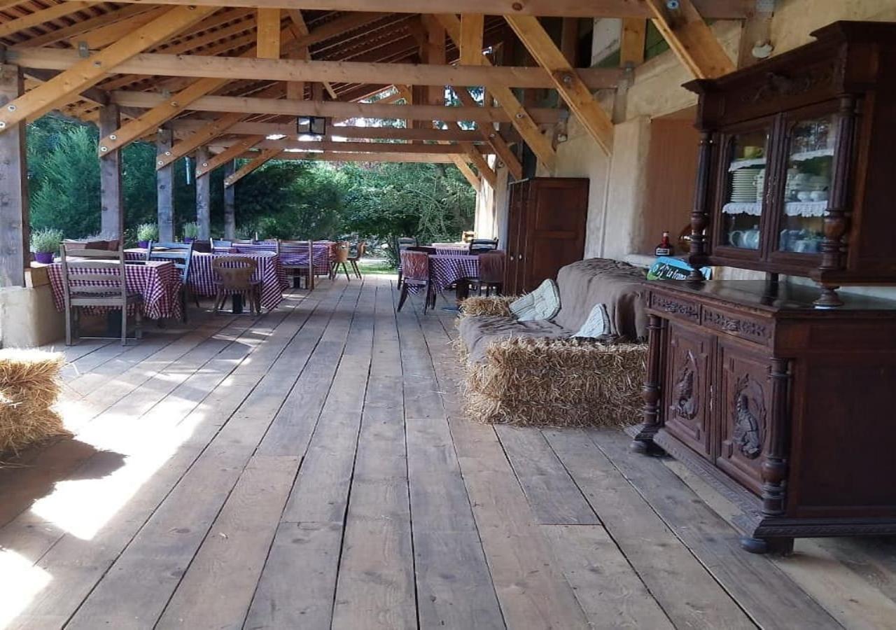 Ferme Du Caroire Hotel Azay-le-Ferron Exterior photo